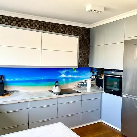 Avis Wybickiego 3 * Gdynia