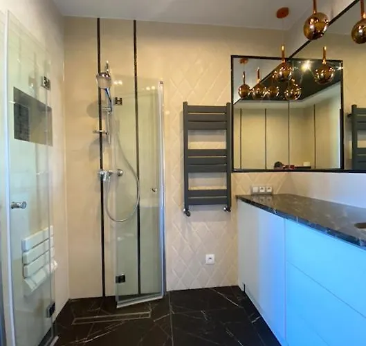 Avis Wybickiego 3 * Gdynia